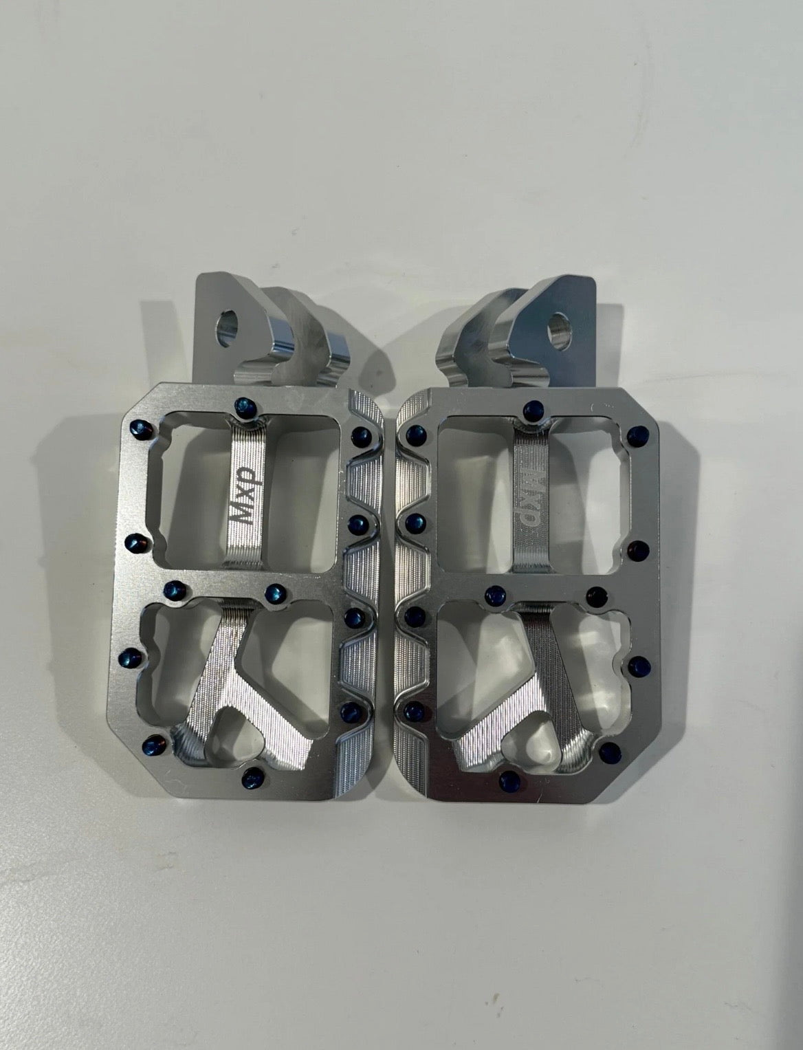 Silver foot pegs (fits all bikes)
