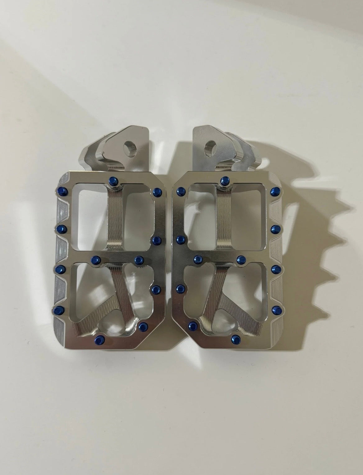 Silver foot pegs (fits all bikes)